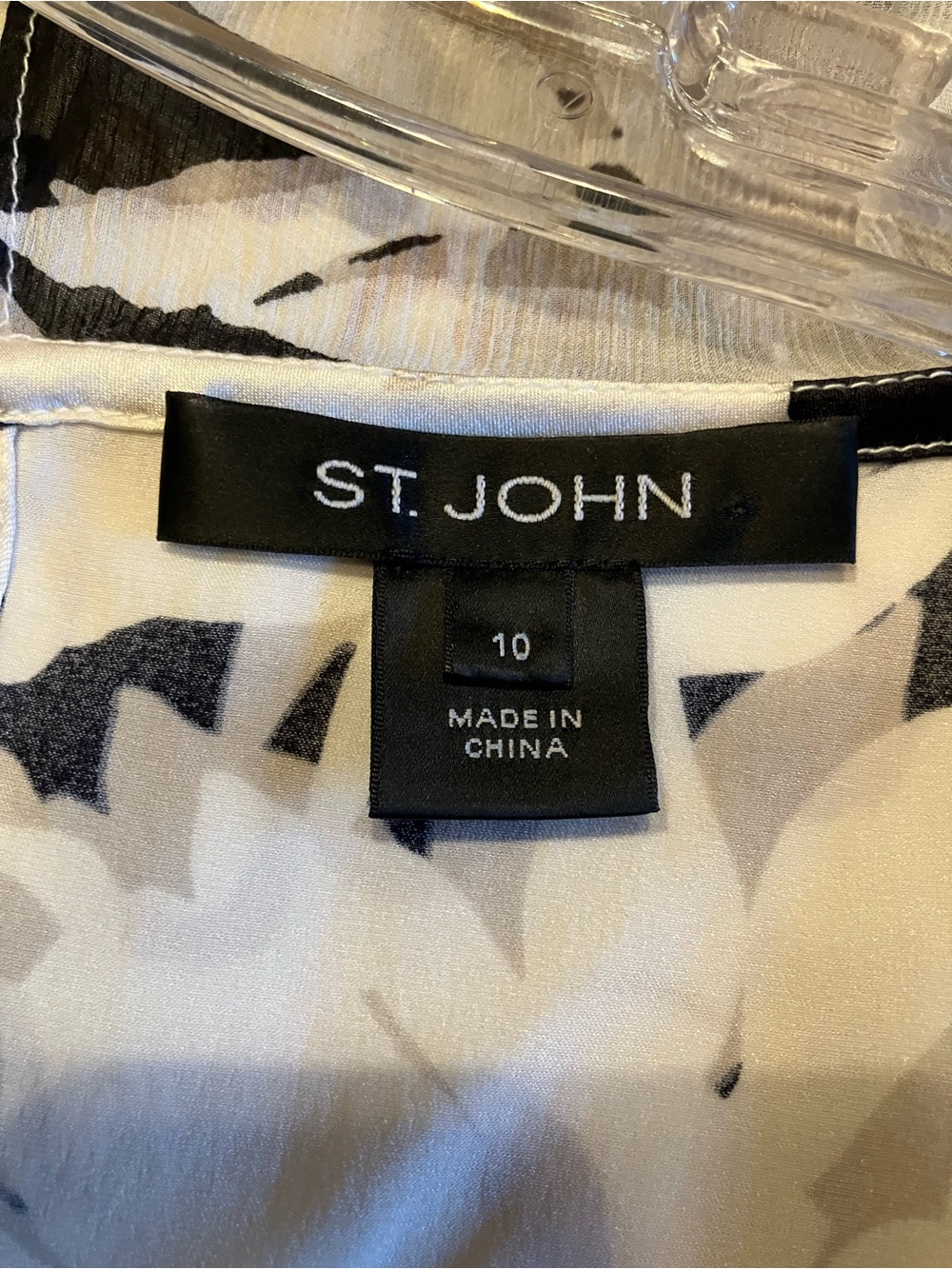ST. JOHN SILK BLOUSE SIZE 10 - Picture 3 of 11